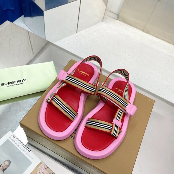 B**rry sandals